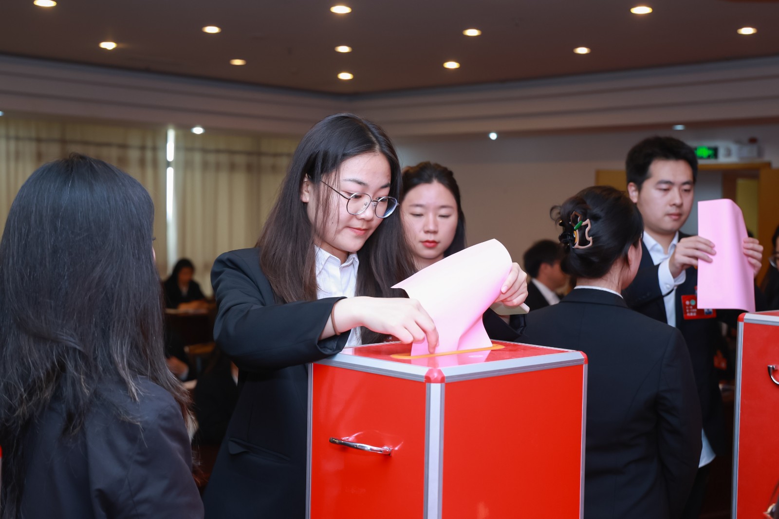 9-4（研究生）二次全会 投票.jpg